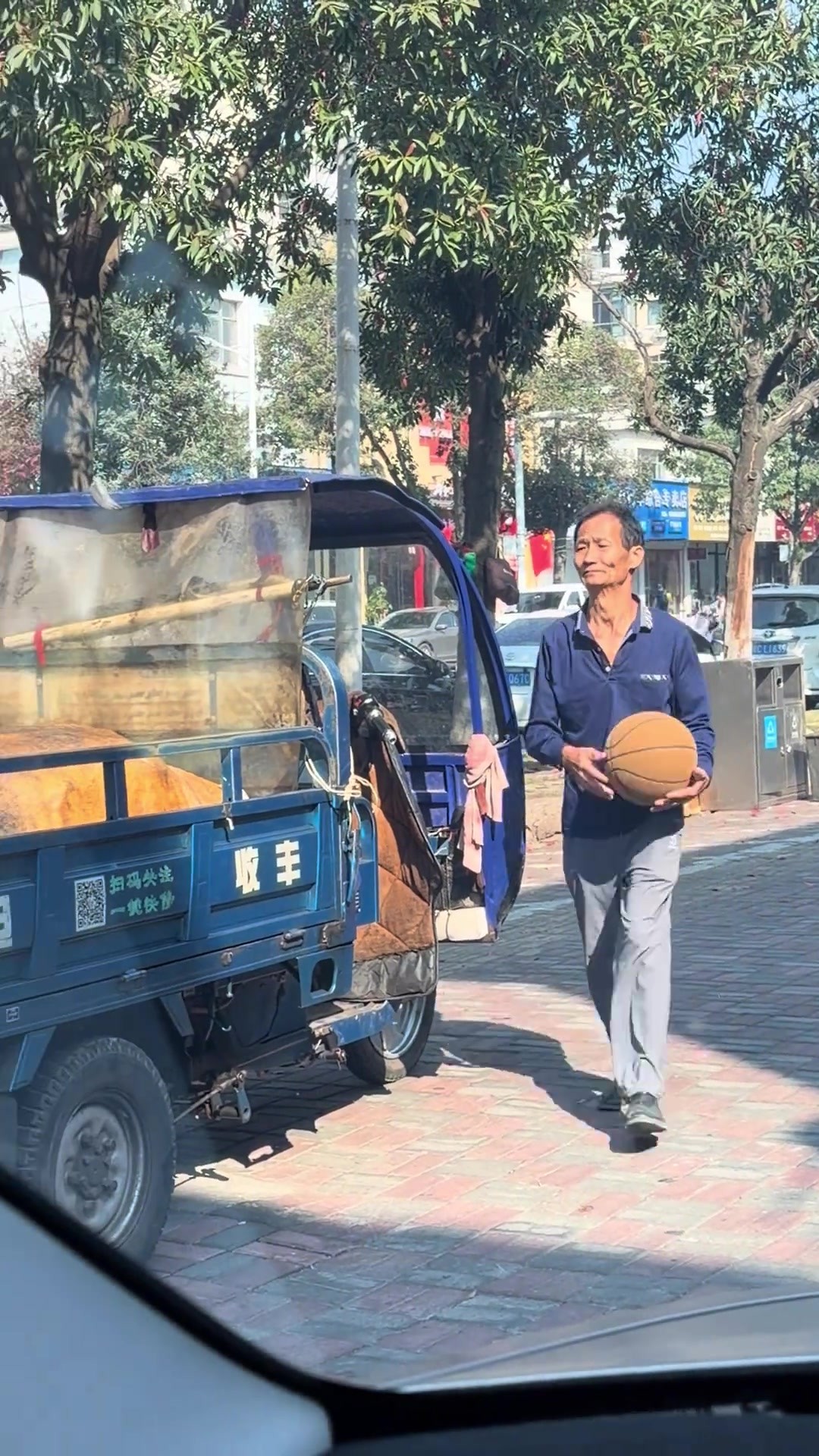 希望我到这个年纪也能继续摸着篮球...🏀